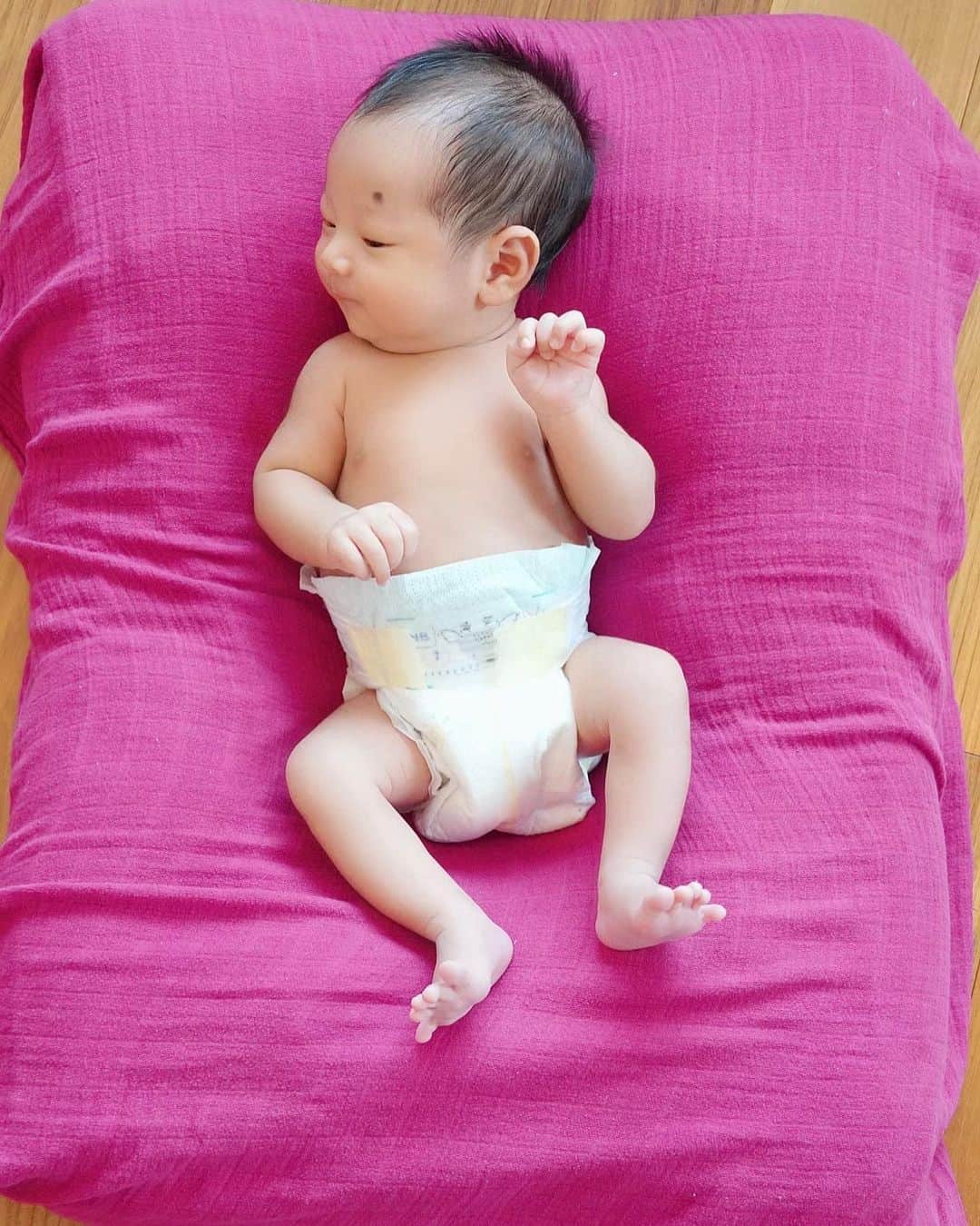 涼紫央さんのインスタグラム写真 - (涼紫央Instagram)「#新生児ラストデー 少しずつ丸くなってきました。  生まれて来てくれてありがとう  そして  私達の元に来てくれてありがとう  愛おしい新生児期 さようなら…！」8月16日 21時44分 - toitoitoi