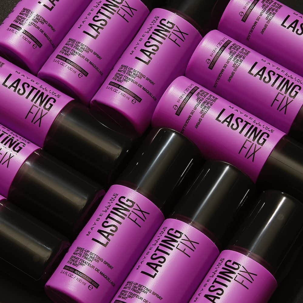 Maybelline New Yorkさんのインスタグラム写真 - (Maybelline New YorkInstagram)「Raise your hand if you have Friday night plans!🙋🏻‍♀️ Keep your look in place all night with #lastingfix setting spray, a lightweight formula that controls shine and creates a matte finish.」8月16日 21時41分 - maybelline