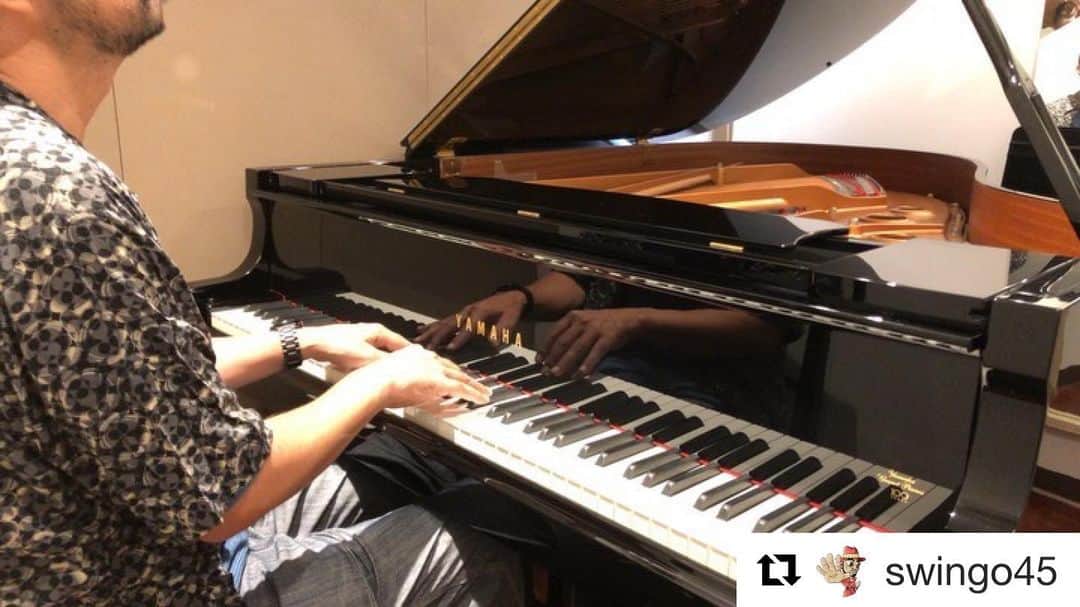 azumiのインスタグラム：「SWINGOさんのソロシェルター！素敵や！ #wyolica #ワイヨリカ  #swingo #Repost @swingo45 with @get_repost ・・・ #soulpianotour にむけてピアノ練習中、、、つか  #wyolica の曲ですけど✋✋✋ ワイヨリカの東京ワンマンライブはもう明後日やね！！そちらもよろしくです✋✋✋✋✋ ソロツアーは関西は芦屋、東京は渋谷、そして名古屋とあります！！！是非来てくださいね！！！リクエストもなんならばくださいませ✋✋ SWING-O “SOUL PIANO” release tour 2019 8.30(Friday)@兵庫県芦屋Left Alone ■Time : OPEN 18:30/START 19:30 ■Place : 芦屋Left Alone 兵庫県芦屋市東山町4-13-2F 0797-22-0171 http://www.left-alone.jp/ ■Charge ： ADV￥3,000/DOOR￥3,500 ■Member : SWING-O(piano)  9.19(木曜日)@渋谷JZ-brat ■Time : OPEN 18:00/START 19:30 ■Place : 渋谷JZ-Brat 東京都渋谷区桜丘町26-1 セルリアンタワー東急ホテル2F 03-5728-0168 http://www.jzbrat.com/ ■Charge ： ADV￥3,500/DOOR￥4,000 ■Member : SWING-O(piano)  9.27(金曜日)@名古屋アッコルダトゥーラ ■Time : OPEN 18:00/START 19:30 ■Place : 名古屋アッコルダトゥーラ 名古屋市東区泉1-17-25　イープオオタビル1F西側 052-971-0721 https://www.accordatura.jp/ ■Charge ： ￥2,500 ■Member : SWING-O(piano)」
