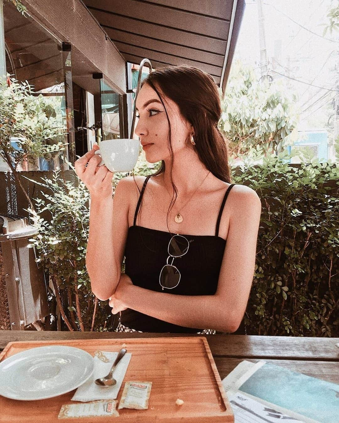 SHEINさんのインスタグラム写真 - (SHEINInstagram)「coffee date @evthalia ☕ Shop 'SHEIN Ribbed Knit Cami Bodysuit' link in bio. ID:540413 #SHEIN #SHEINgals #SHEINstyle #SHEINfw2019 #bodysuit #cami #knit」8月16日 21時45分 - sheinofficial