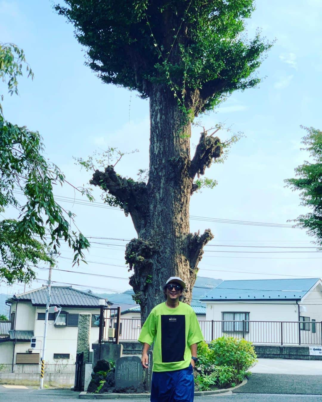 上地雄輔さんのインスタグラム写真 - (上地雄輔Instagram)「悩むのはあなが優しいか、もっと良くなりたい証拠だぜぃ😁分かったふりして開き直ってるやつより、もがいても誰かに優しいやつの方が美しい🤗 #一本気#一本木#IPPON#Nippon #遊助#Live#tour#遊ぼう#届け#満たせ#共同作業#心#元気#潤い#music#Japan #肩書き#方程式#決め付け#予想通り それが面倒くせーから東京に来たんじゃーい😆」8月16日 21時46分 - usk_kmj