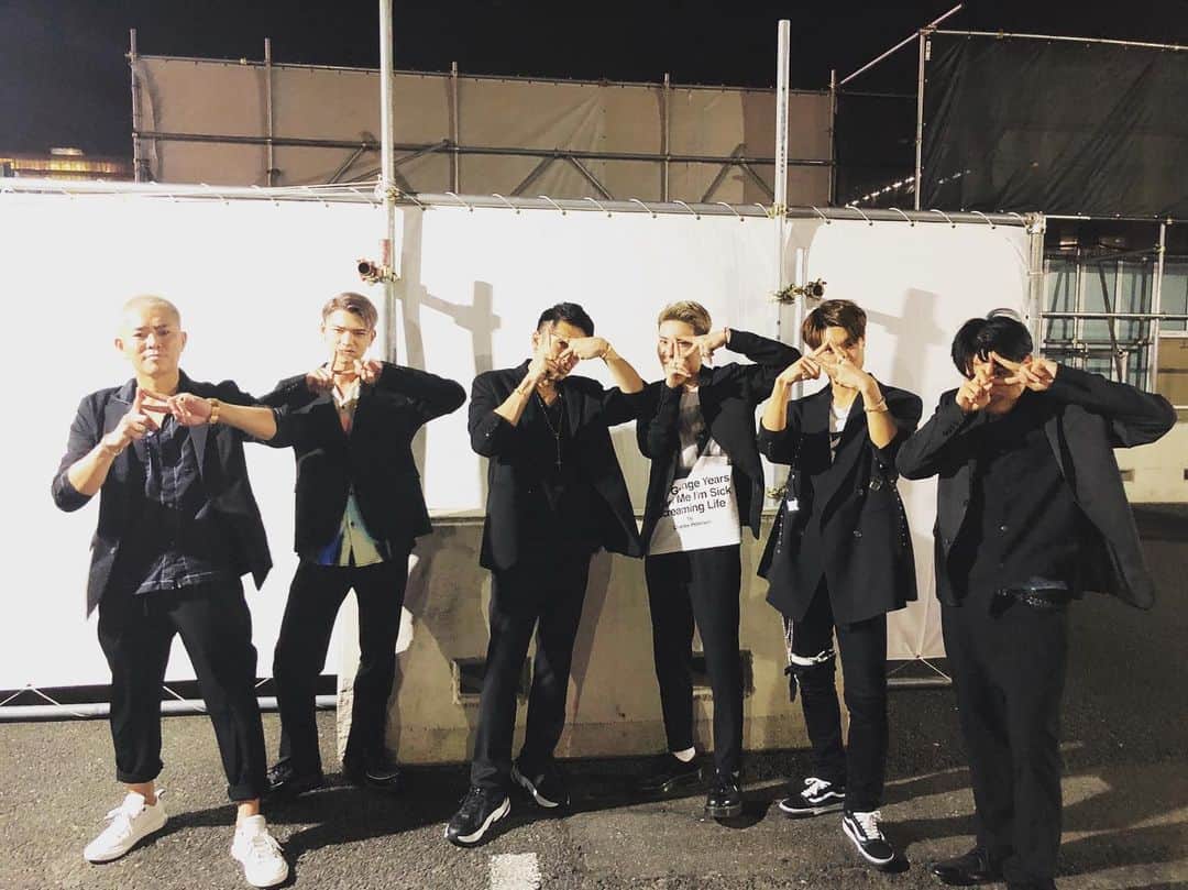 のインスタグラム：「. 「D」. . #deep #deepsquad #handsign」