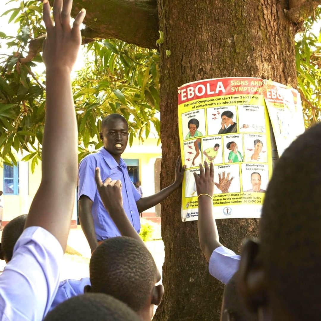 unicefさんのインスタグラム写真 - (unicefInstagram)「Lifesaving lessons are taking place in schools on South Sudan’s border with DR Congo to help students spot and prevent Ebola. This bright student is presenting to his fellow classmates in Yei, South Sudan. @unicefssudan」8月16日 21時55分 - unicef