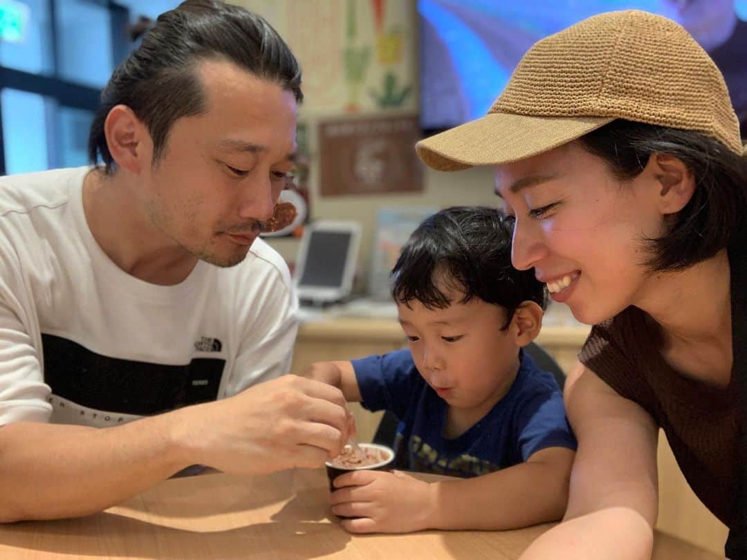 のインスタグラム：「石川に帰省したら必ず食べてる﻿ #margagelato ﻿ 今回は海の帰りに行ったのでジェラート屋さんはCLOSEでした😭﻿ ﻿ 仕方なくカップアイスを購入🙌﻿ ﻿ ジェラート感はないけど味は同じだし美味でした🤤﻿ ﻿ 味は、どのフレーバーも濃厚ってよりあっさりしてるよ。﻿ ピスタチオが好きだけど今回はチョコレート🍫﻿ ﻿ ﻿ _____________﻿ ﻿ ﻿#マルガージェラート  #のと千里浜 #のと千里浜道の駅  #なぎさドライブウエイ #千里浜なぎさドライブウェイ  #恒例 #柴野大造  #帰省 #石川 #羽咋市」