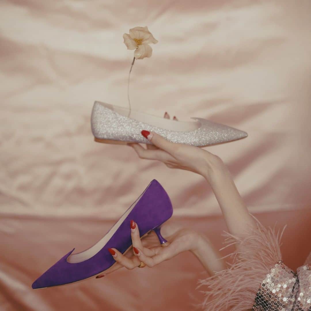 ロジェ・ヴィヴィエさんのインスタグラム写真 - (ロジェ・ヴィヴィエInstagram)「#FW19 sees the #iLoveVivier in ballerinas and with a low kitten heel, presenting more options for this beloved style. #RogerVivier #FW19 @gherardofelloni #GherardoFelloni  Discover the collection through link in bio.」8月16日 22時01分 - rogervivier