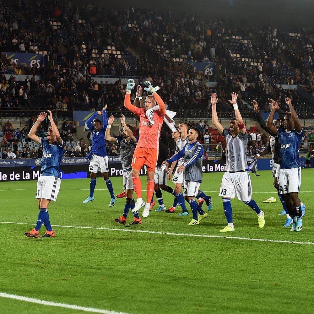 リオネル・キャロルのインスタグラム：「Europa league 🔥」