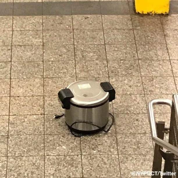 ABC Newsさんのインスタグラム写真 - (ABC NewsInstagram)「NEW: NYPD Bomb Squad has deemed suspicious packages found at Fulton Street subway station safe. #nypd #bombsquad #mta」8月16日 22時10分 - abcnews