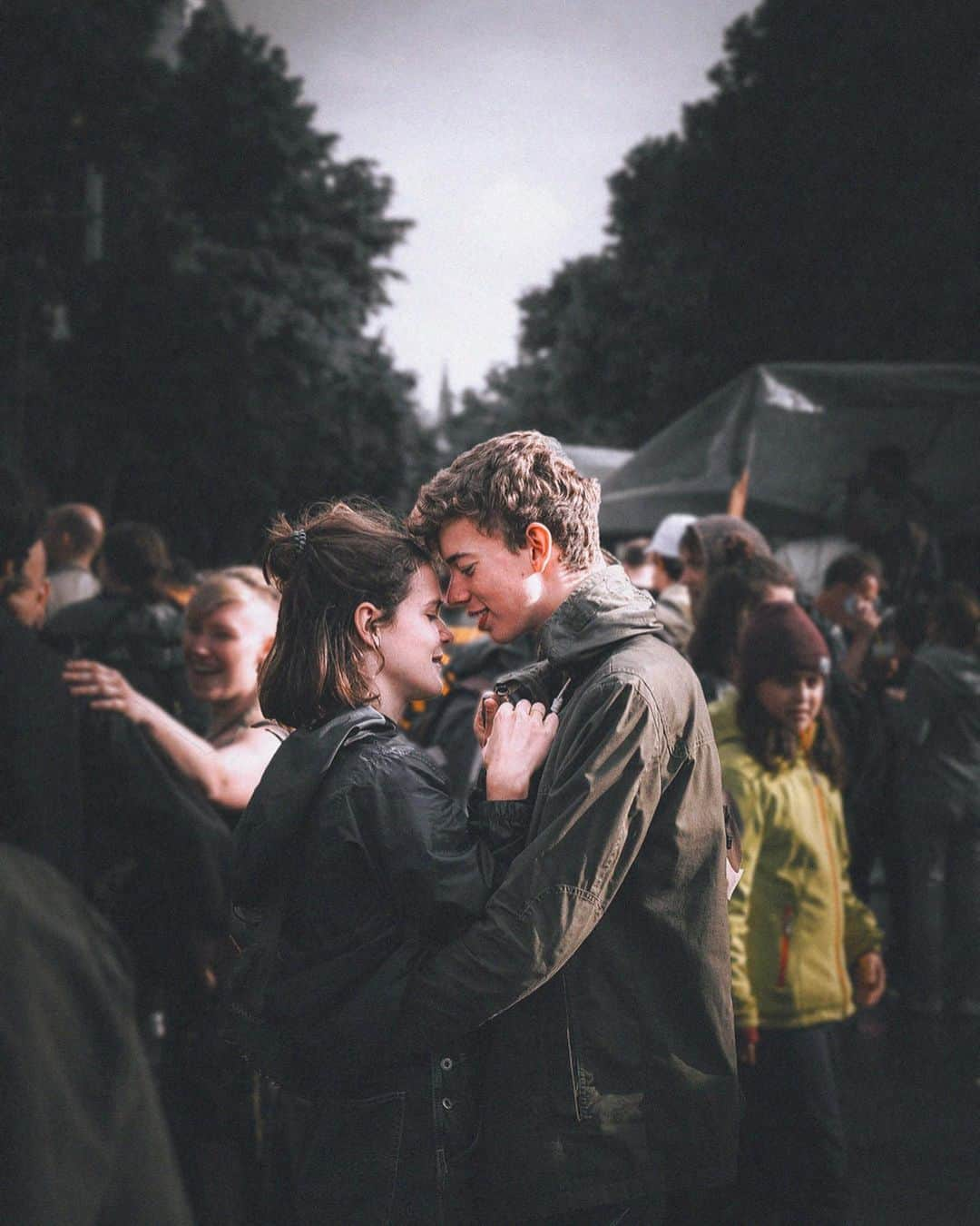 Thomas Kakarekoさんのインスタグラム写真 - (Thomas KakarekoInstagram)「in this very moment #tb to summer 2017 and to one of the pictures I‘ve always been particularly proud of. so much genuine emotion captured in one frame. Hope I get a chance to take a shot like that again some day.  1 or 2, which moment would you pick? #berlin」8月16日 22時07分 - thomas_k