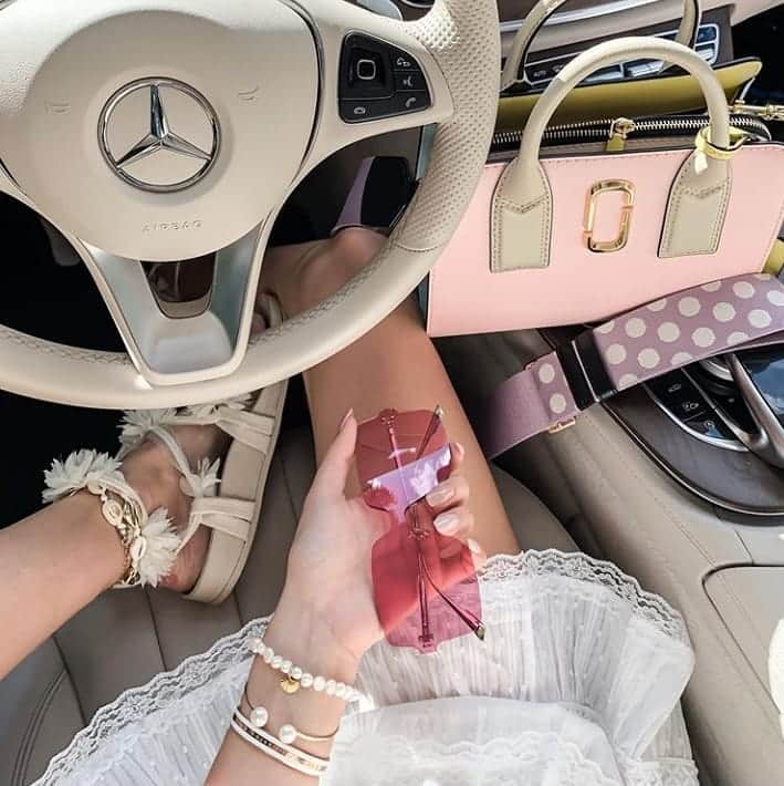 Fashion Bloggers Trendsのインスタグラム：「#fun #instagramers #food #smile #pretty #followme #nature #lol #dog #hair #onedirection #sunset #swag #throwbackthursday #instagood #beach #statigram #friends #hot #funny #blue #life #art #instahub #photo #cool #pink #bestoftheday #clouds」