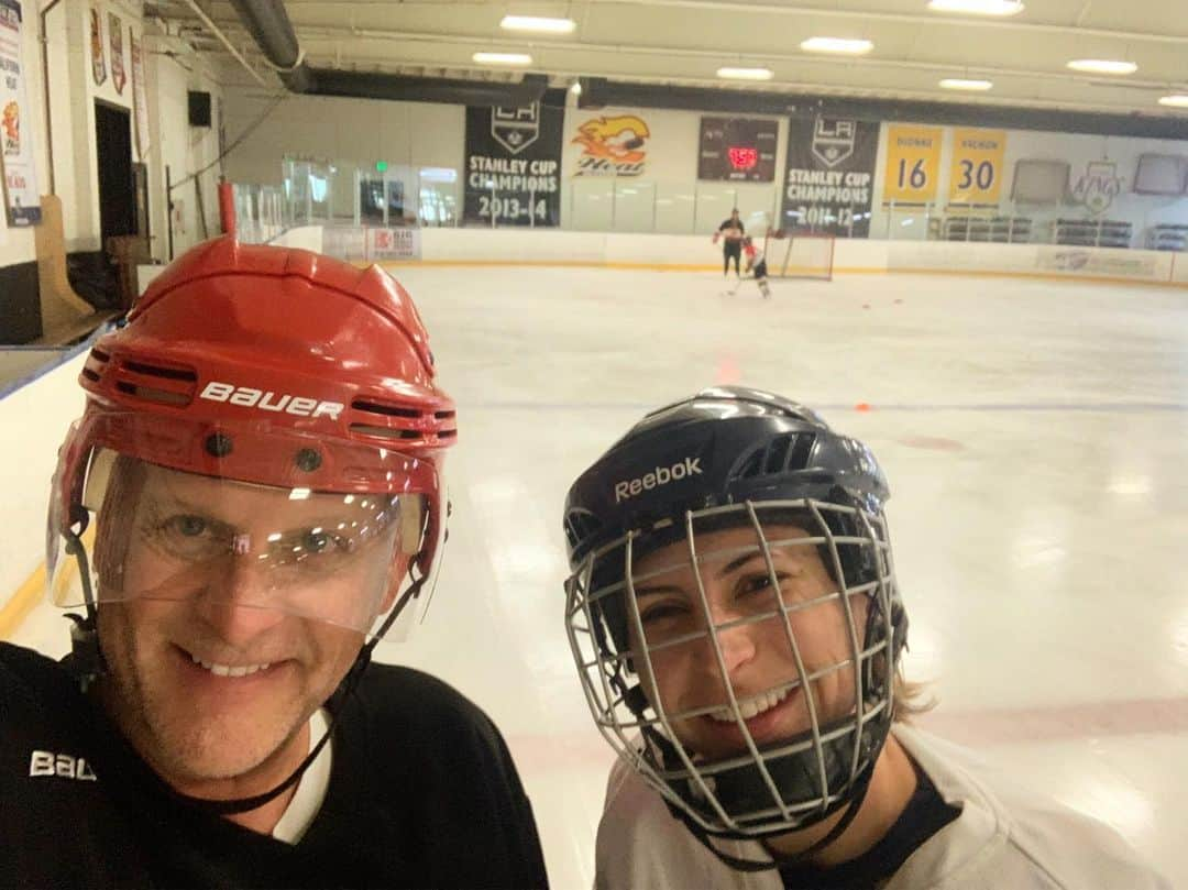 デイブ・クーリエさんのインスタグラム写真 - (デイブ・クーリエInstagram)「Playing a little hockey with my goddaughter @maccendrow11 before work. Where the heck is  @cinder9la #cutitout」8月16日 22時28分 - dcoulier