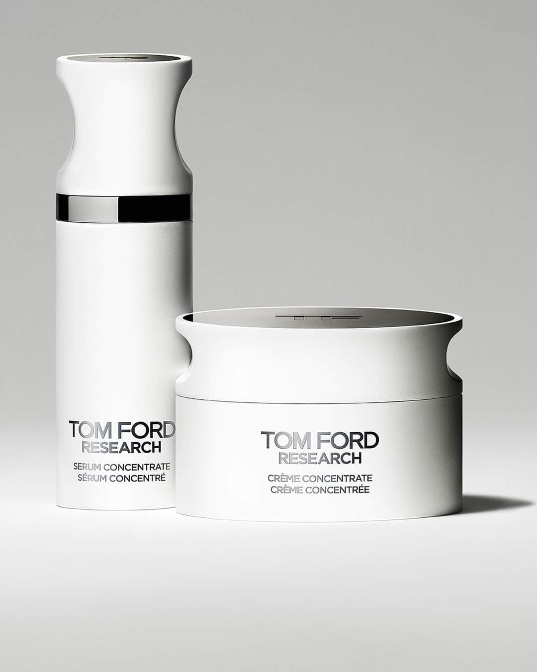 トムフォードさんのインスタグラム写真 - (トムフォードInstagram)「Introducing the Serum Concentrate and Crème Concentrate, two innovations featuring White Porcelain Cacao, Caffeine and Gyokuro. @tomfordbeauty #TOMFORD #TFRESEARCH」8月16日 22時23分 - tomford