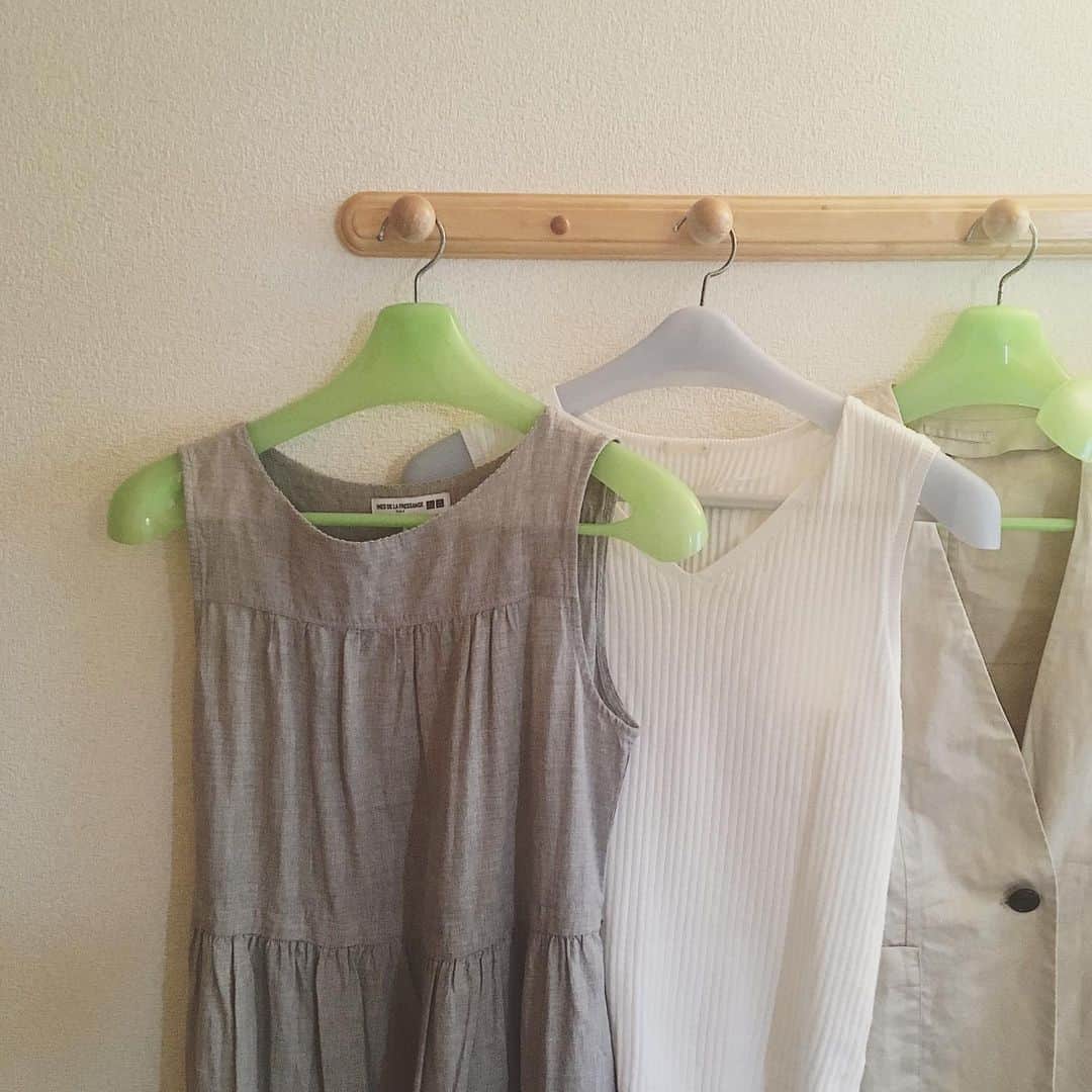 のインスタグラム：「気がつけば #ユニクロ #ジーユー  まだ着てない夏服あるなあ👒👦🏼 #カメラ好きな人と繋がりたい」
