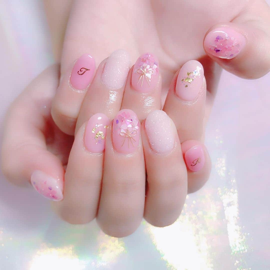 なかやまちえこのインスタグラム：「Pink💐 #nail #nails #nailart #ネイル #美甲 #ネイルアート  #clou #nagel #ongle #ongles #unghia #japanesenailart #manucure #네일 #젤네일 #네일아트 #네일리스트 #japanesenails #manicurist #gelnails #シェルネイル #シュガーネイル #ピンクネイル #pinknails #Sugarnails #shellnails #岡井明日菜 ちゃん」