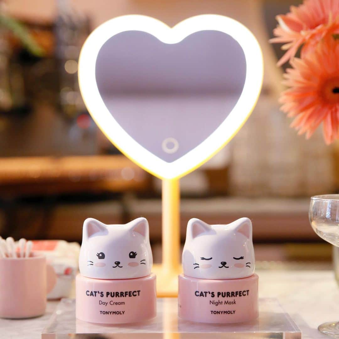 TONYMOLY USA Officialさんのインスタグラム写真 - (TONYMOLY USA OfficialInstagram)「Skincare that looks as good as it feels. Our Cats Purrfection Collection is available exclusively at ulta.com & all @ultabeauty stores💕  Right now get a FREE mini pig mirror for all TONYMOLY purchases $25+ at Ulta.com for limited time only✨ #xoxoTM #TONYMOLYnMe #ultabeauty」8月16日 22時25分 - tonymoly.us_official