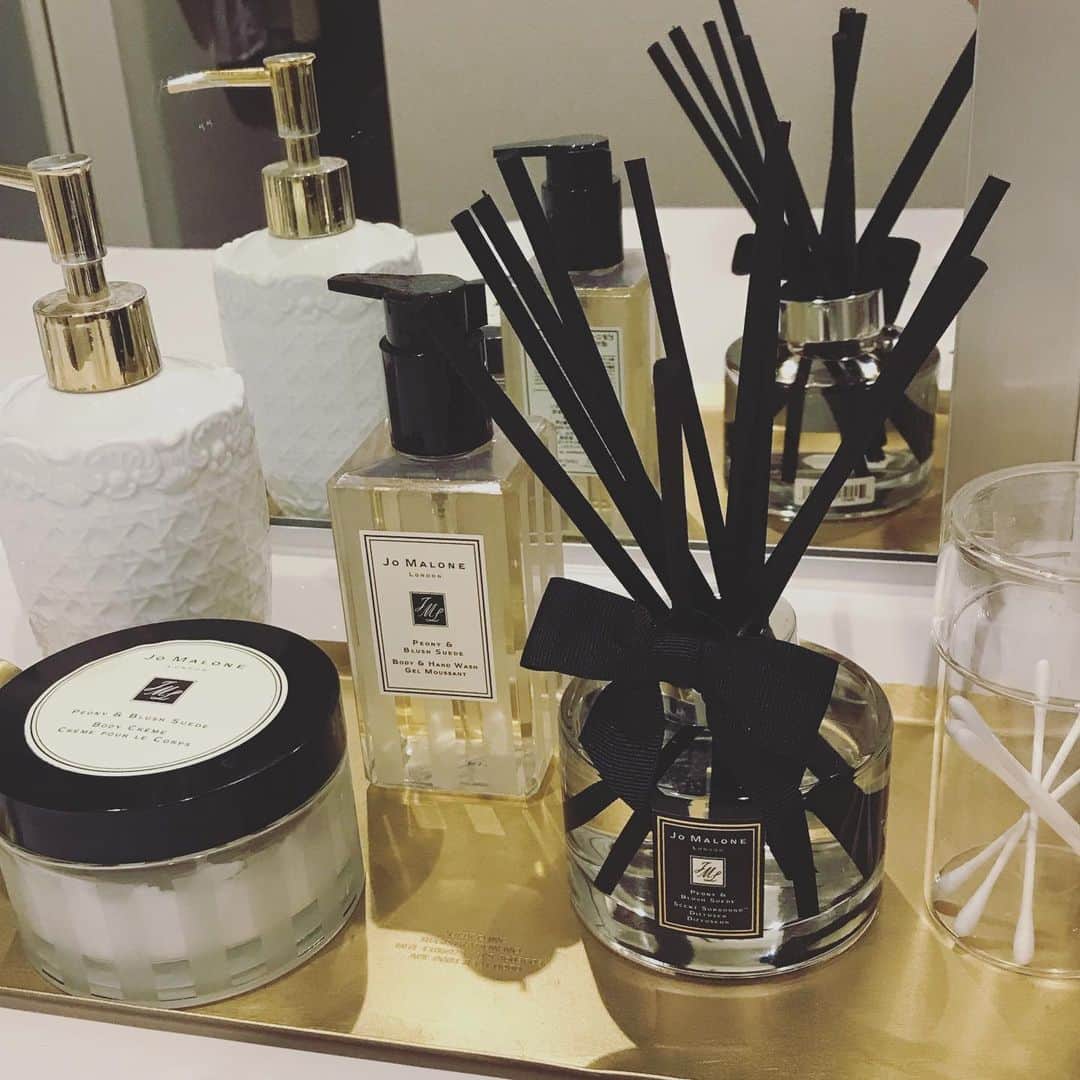 畑野ひろ子のインスタグラム：「@jomalonelondon  何年も愛用してる大好きな香り❤️❤️❤️」