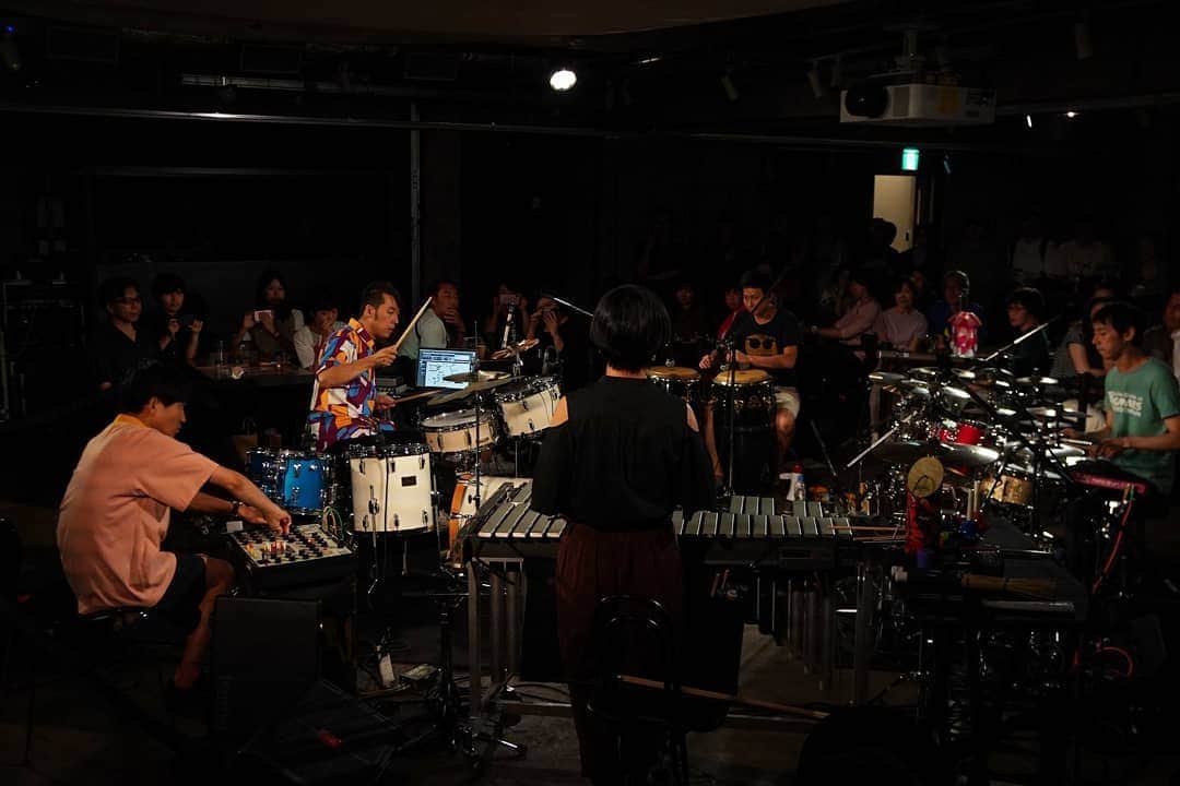 GINZA SONY PARK PROJECTさんのインスタグラム写真 - (GINZA SONY PARK PROJECTInstagram)「[Park Live]8/16(金)のPark Liveは、「Improvisation in the park」itoken × Jimanica × 池田恭子 × 宮坂遼太郎 。 打楽器班4名による、一夜限りの即興演奏が会場を魅了したライブでした。  明日8/17(土)17:00～のPark Liveは、チャラン・ポ・ランタンです。  @harpyitoken @jimanica #Improvisationinthepark #itoken #Jimanica #池田恭子 #宮坂遼太郎 #ginzasonypark #銀座ソニーパーク #GS89 #parklive #ginza #銀座 #tokyo #ライブ #ライブレポート」8月16日 22時30分 - ginzasonypark