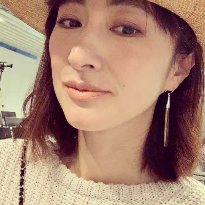前田ゆかのインスタグラム：「発表会でタッチアップしてもらった 秋冬アイカラー。  発売されたら絶対購入したいと思っていました！ キャメルアンドローズが絶妙なバランスの囲みメーク、シルキー質感。 植物オイル配合で時間がたっても乾かない秋色。 #celvoke #セルヴォーク #ヴォランタリーベイシスアイパレット07 #キャメルアンドローズ #囲みメーク #アイカラーパレット  #アイカラー #makeup #2019sw #beauty #cosmetics」