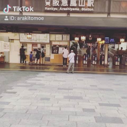 のインスタグラム：「#嵐山 #灯籠流し に行ってきました。 #五山の送り火 も見れましたよ。 #盆供養 #送り火  #tiktok #tiktokjapan」