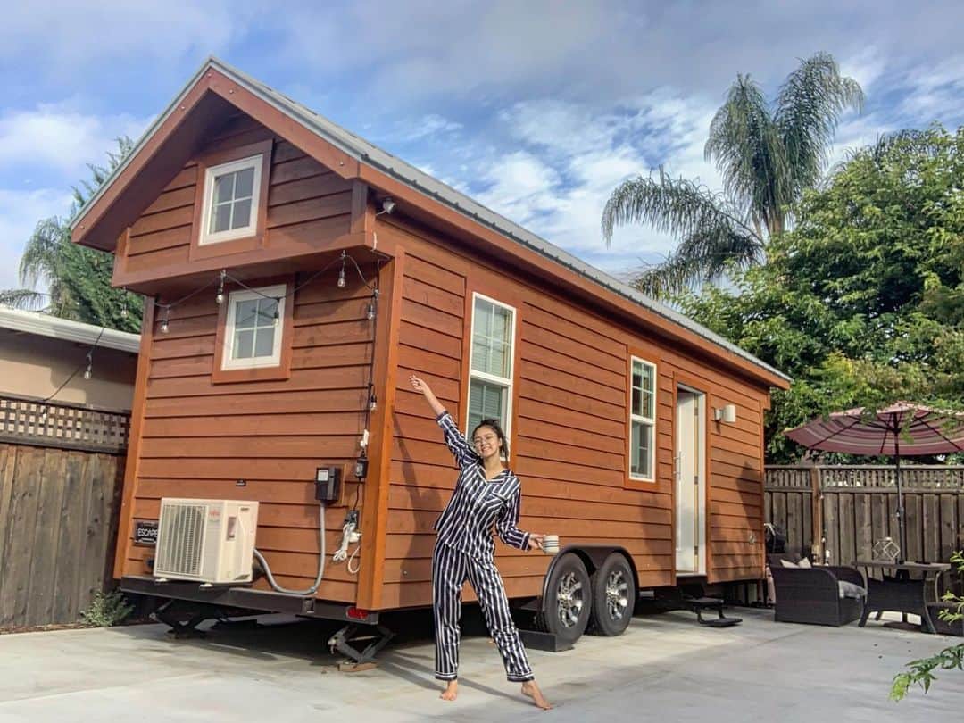 Kim Chiuさんのインスタグラム写真 - (Kim ChiuInstagram)「from capsule hotel experience now its a #TinyHouse experience!!!🏠 after asap bay area i decided to do a little #KIMadvenCHIUre. been curious about #TinyHouselove and cant believe im finally here!!!😁 watch my latest video on my channel as I experience one night in this cutesie bitsie luxury tiny house in San Francisco, let me take you on a tour and review!!! hahahha pakeme lang!! 😅😅 ofcourse with the critic ate @haidzfernandez 😂😂😂 this is fun!!!💗💗💗 #supercute link in my bio or you can visit my channel kim chiu ph 💋 see you there!!!😘」8月16日 22時47分 - chinitaprincess