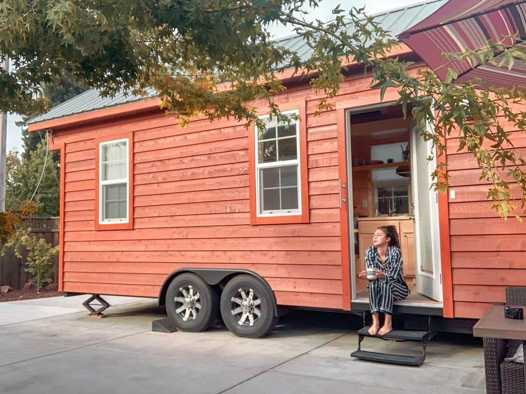 Kim Chiuさんのインスタグラム写真 - (Kim ChiuInstagram)「from capsule hotel experience now its a #TinyHouse experience!!!🏠 after asap bay area i decided to do a little #KIMadvenCHIUre. been curious about #TinyHouselove and cant believe im finally here!!!😁 watch my latest video on my channel as I experience one night in this cutesie bitsie luxury tiny house in San Francisco, let me take you on a tour and review!!! hahahha pakeme lang!! 😅😅 ofcourse with the critic ate @haidzfernandez 😂😂😂 this is fun!!!💗💗💗 #supercute link in my bio or you can visit my channel kim chiu ph 💋 see you there!!!😘」8月16日 22時47分 - chinitaprincess