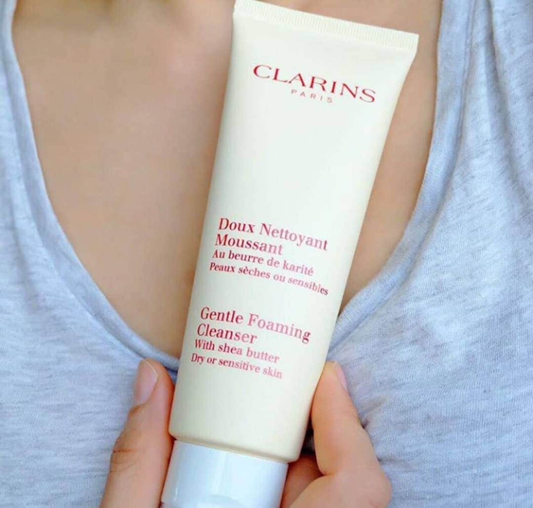 CLARINSさんのインスタグラム写真 - (CLARINSInstagram)「The creamiest cleanse your skin's ever had! Gentle Foaming Cleanser with shea butter soothes ans softens dry, sensitive skin with every wash #ClarinsSkincare 📷: @cosmeticca1」8月16日 22時50分 - clarinsusa