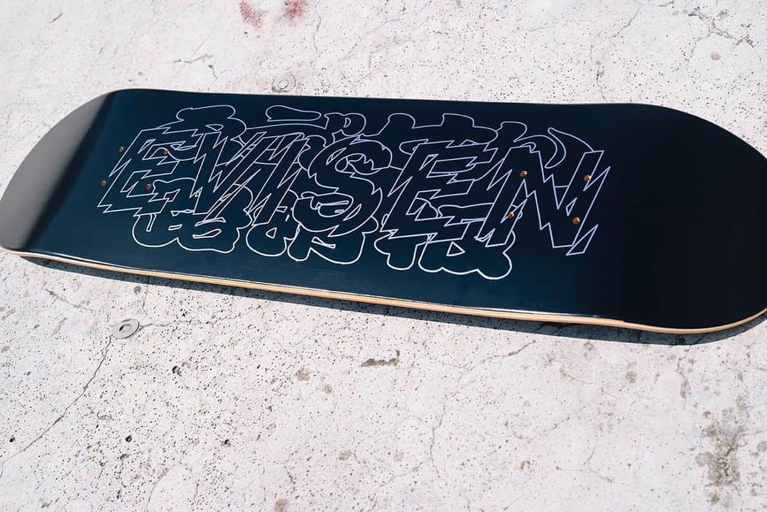 のインスタグラム：「collaboration with @evisenskateco 8/8.25 【http://www.deluxe.jp】 #deluxe #deluxe_jp #deluxevisen #evisenskateboards #deluxe_19ss」