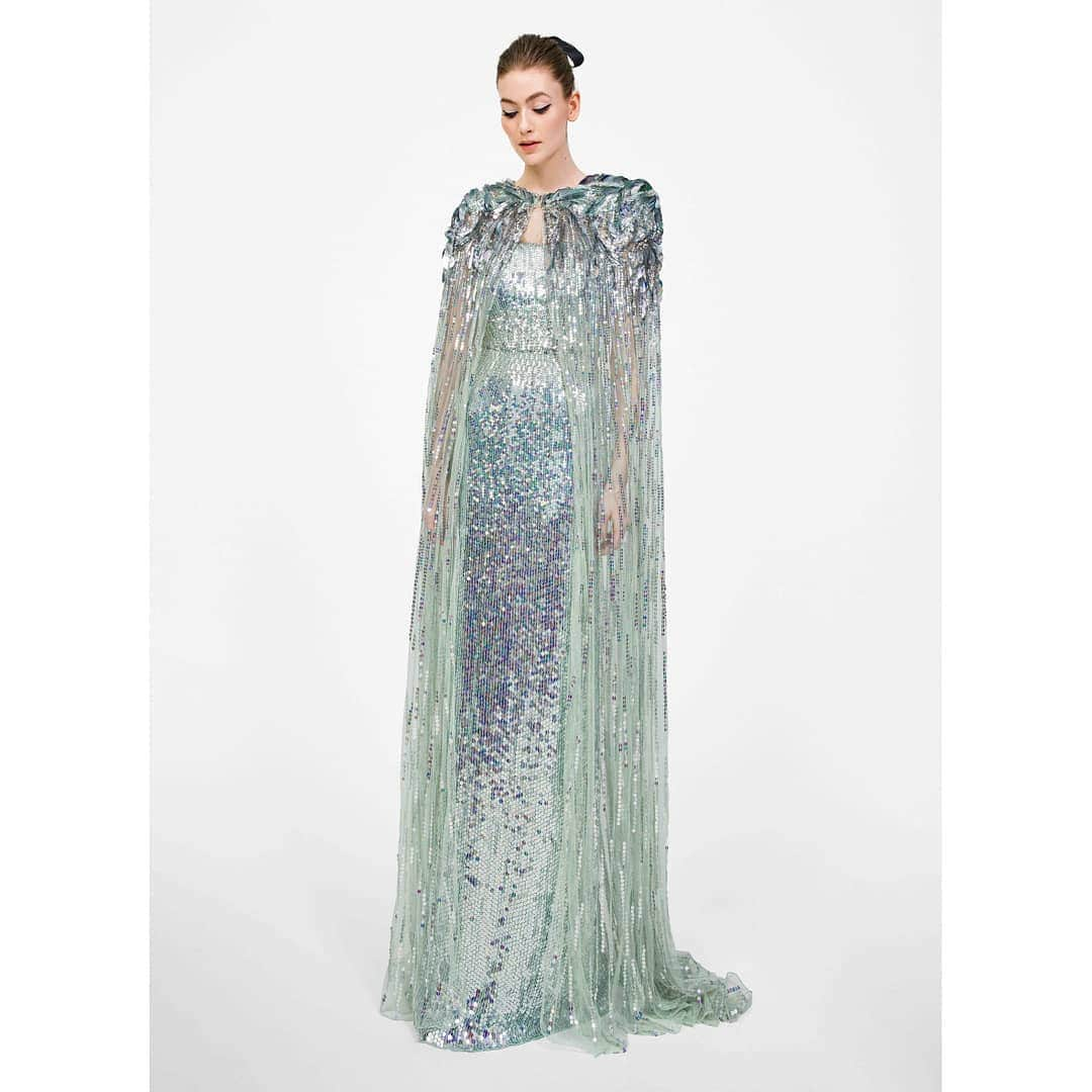 ジェニーパッカムさんのインスタグラム写真 - (ジェニーパッカムInstagram)「Iridescent aquamarine sequins on the strapless Mirabelle gown and crystal Tempest cape from the AW19 Collection. Available at our London Flagship, on Mount Street, Mayfair. For further information on this style please call 020 7493 6295. #jennypackham #AW19 #instorenow #mirabelle #tempest #mountstreet」8月16日 23時03分 - jennypackham