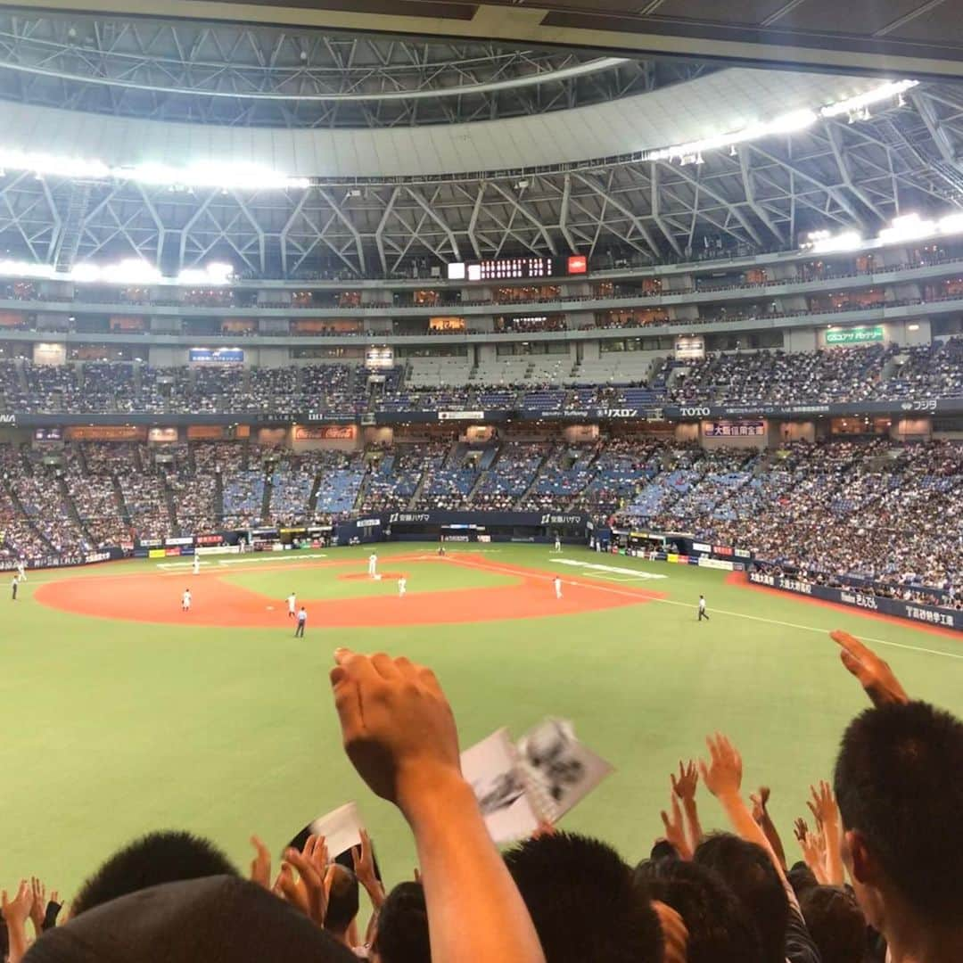 美泉咲さんのインスタグラム写真 - (美泉咲Instagram)「‪約1週間ぶりの京セラドーム⚾️✨‬ ‪関東以外で外野に行くのは初めてだったけど、やっぱり熱い場所でした🔥💪‬ ‪惜しくもまけほー😢 届きそうで届かないAクラス…😭 あと１ヶ月半だけど、いっぱい応援するー️💪✨ #chibalotte」8月16日 22時56分 - saki_mizumi