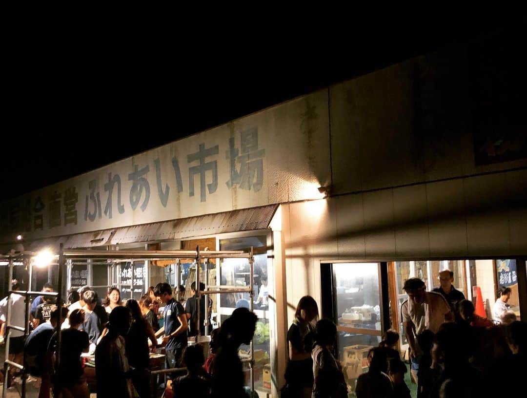 飯沼誠司さんのインスタグラム写真 - (飯沼誠司Instagram)「総勢約70名を超えるBBQ。 地元の方々に支えていただいて我々の活動が成り立っている。 毎年恒例行事。 この日はいつも原点に帰り、また未来も語る場。 大切な時間。 子供たちが多いのも嬉しい。 #tateyamasurfclub  #tateyamacity #bbq #感謝の集い」8月16日 23時04分 - seiji_iinuma
