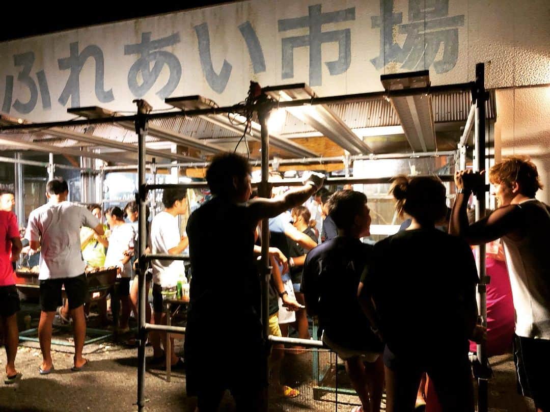 飯沼誠司さんのインスタグラム写真 - (飯沼誠司Instagram)「総勢約70名を超えるBBQ。 地元の方々に支えていただいて我々の活動が成り立っている。 毎年恒例行事。 この日はいつも原点に帰り、また未来も語る場。 大切な時間。 子供たちが多いのも嬉しい。 #tateyamasurfclub  #tateyamacity #bbq #感謝の集い」8月16日 23時04分 - seiji_iinuma