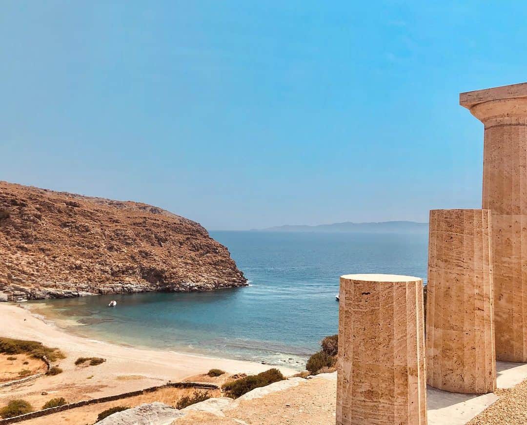 カロリーヌ・ド・メグレのインスタグラム：「Greece 🇬🇷💘」