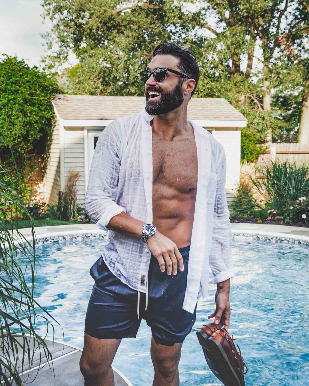 のインスタグラム：「Our friend @LukeDitella tests out the quick dry technology in our new swim line wearing the 6” Montauk. In need of new trunks for your next trip (or lap in the pool)? Choose from 20 different styles from classic to novel and two lengths (6” or 7”).」