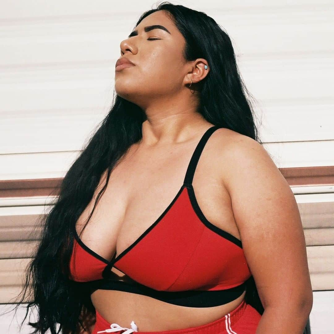 Vogueさんのインスタグラム写真 - (VogueInstagram)「Meet @shynatives, an upcoming lingerie brand being launched by two Northern Cheyenne sisters, Jordan and Madison Craig, who are currently based in Oakland, California. “This is a very modern thing we’re doing, and just because were Native American doesn’t mean that we have to stick to basket weaving or whatever it is that people expect Native Americans to do,” says Madison, who also claims that she is extra-careful whenever they do reference motifs or prints from their ancestors. “We don’t want to use anything that is too sacred or spiritual.” Tap the link in our bio to learn more.」8月16日 23時00分 - voguemagazine