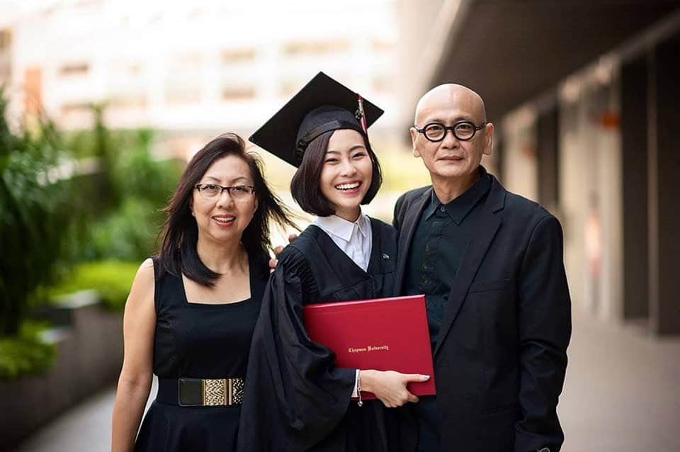 ソニアのインスタグラム：「I cannot believe that this was 6 years ago!! Back then I was a carefree graduate, with an uncertain future ahead. . Today I find myself being responsible for very different things - supporting my now retired parents, buying our family car and also getting ready to move into my new home independently. . I recently read that S’poreans have the highest life expectancy in the world, and it does stress me out slightly, thinking of the financial responsibilities I am taking on, for myself and my parents. This is why I’m also glad to have CPF LIFE to support my folks through their retirement years on their basic needs. . It’s a plan that I’m glad to have in my lifetime too, so that I feel secure and hopefully, be slightly more worry free in my silver years ☺ . #BeReadywithCPF @CPF_Board #ad」