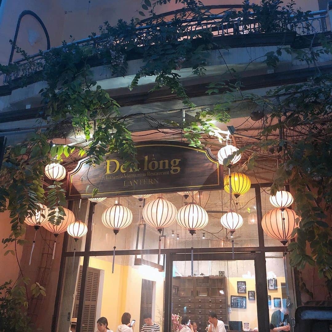 本間紗理奈さんのインスタグラム写真 - (本間紗理奈Instagram)「ベトナム🇻🇳ダナン３日目！宿泊したホテルにあるプール👙からのダナン大聖堂からのお買い物！フェバチョコレート行ったり地元のスーパーとか市場に行ったよ🚶‍♀️そのあとはTHE TOP BARへ🍸夕飯は日本の方が経営しているDenlong〜Lantern〜へ🍴  #ベトナム #ダナン #ベトナム旅行 #ダナン旅行 #フォーポインツバイシェラトン #ダナン大聖堂 #ハン市場 #フェバチョコレート #コン市場 #アラカルトホテル #thetopbar #denlonglantern #海外旅行 #vietnam  #danang」8月16日 23時04分 - sarinaaaaa_h