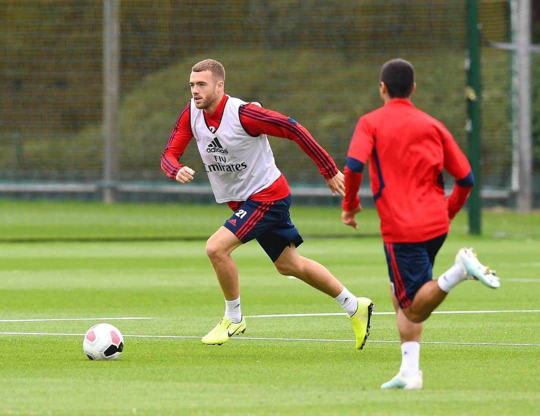 カラム・チャンバースさんのインスタグラム写真 - (カラム・チャンバースInstagram)「Let’s go 👊🏼 #COYG」8月16日 23時38分 - calumchambers95