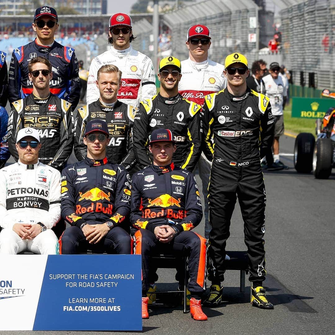 F1さんのインスタグラム写真 - (F1Instagram)「Who are your top 3️⃣ drivers of 2019? 📝 . #F1 #Formula1 #SummerBreak #ClassOf2019」8月16日 23時33分 - f1