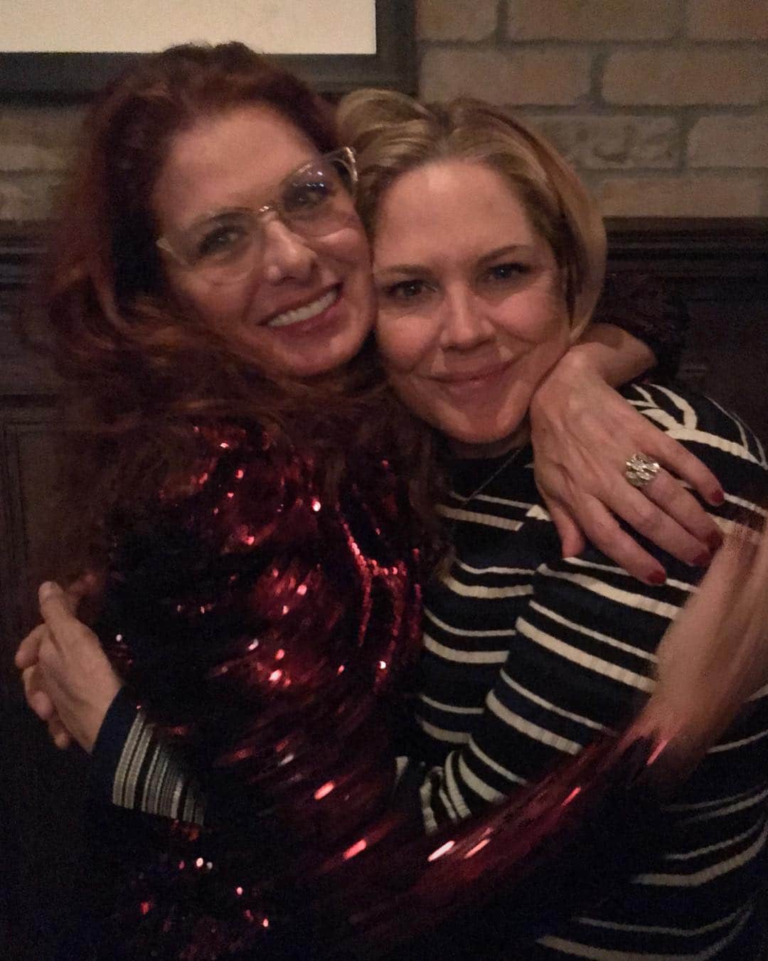 メアリー・マコーマックのインスタグラム：「Happy birthday to my sissy! Loved celebrating with you. X @therealdebramessing」