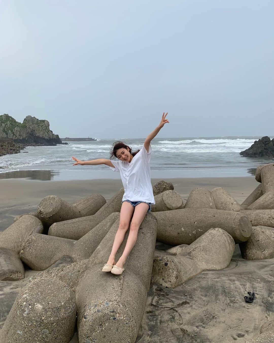 齊藤英里さんのインスタグラム写真 - (齊藤英里Instagram)「海での撮影ー！わーい！！」8月16日 23時37分 - erisaito.official