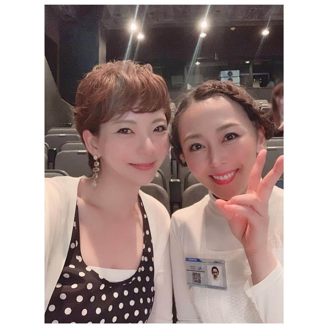 扇けいさんのインスタグラム写真 - (扇けいInstagram)「昨日はえみちゃんの舞台を観に✨ 表現ってやはり奥が深い… もちろん受け取る側にも寄るけど、出さないと伝わらないこと、出しすぎて伝わらないこと、抑えるからこそ伝わること、あるよなって。 私もアルと会話したい笑 えみちゃんとっても可愛かった☺️ #ヒューマンエラー #伊藤えみ ちゃん❣️」8月16日 23時37分 - kei.ohgi