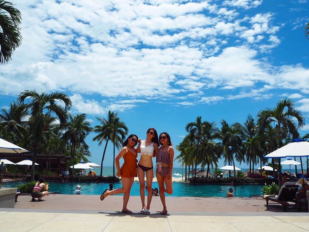 のインスタグラム：「※順番変わってすみません😓ベトナム🇻🇳ダナン２日目！フラマリゾートのプール👙からのホテルのバー🍸からのホイアンに移動して灯籠流し🕯お願いごとしながらね🙌💓 #ベトナム #ダナン #ベトナム旅行 #ダナン旅行 #フラマリゾートダナン #horizon #フォーポインツバイシェラトン #ホイアン #海外旅行 #vietnam  #danang」