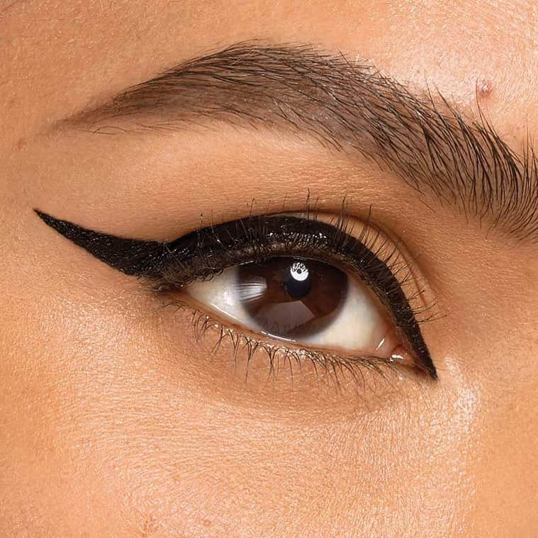 Maybelline New Yorkさんのインスタグラム写真 - (Maybelline New YorkInstagram)「We love to work a good wing! 😍 Get this look with the new tattoo liner liquid ink and share your best wing with us using #mnyitlook + mention @maybelline for a chance to be featured on our feed! #mnyliner」8月16日 23時41分 - maybelline