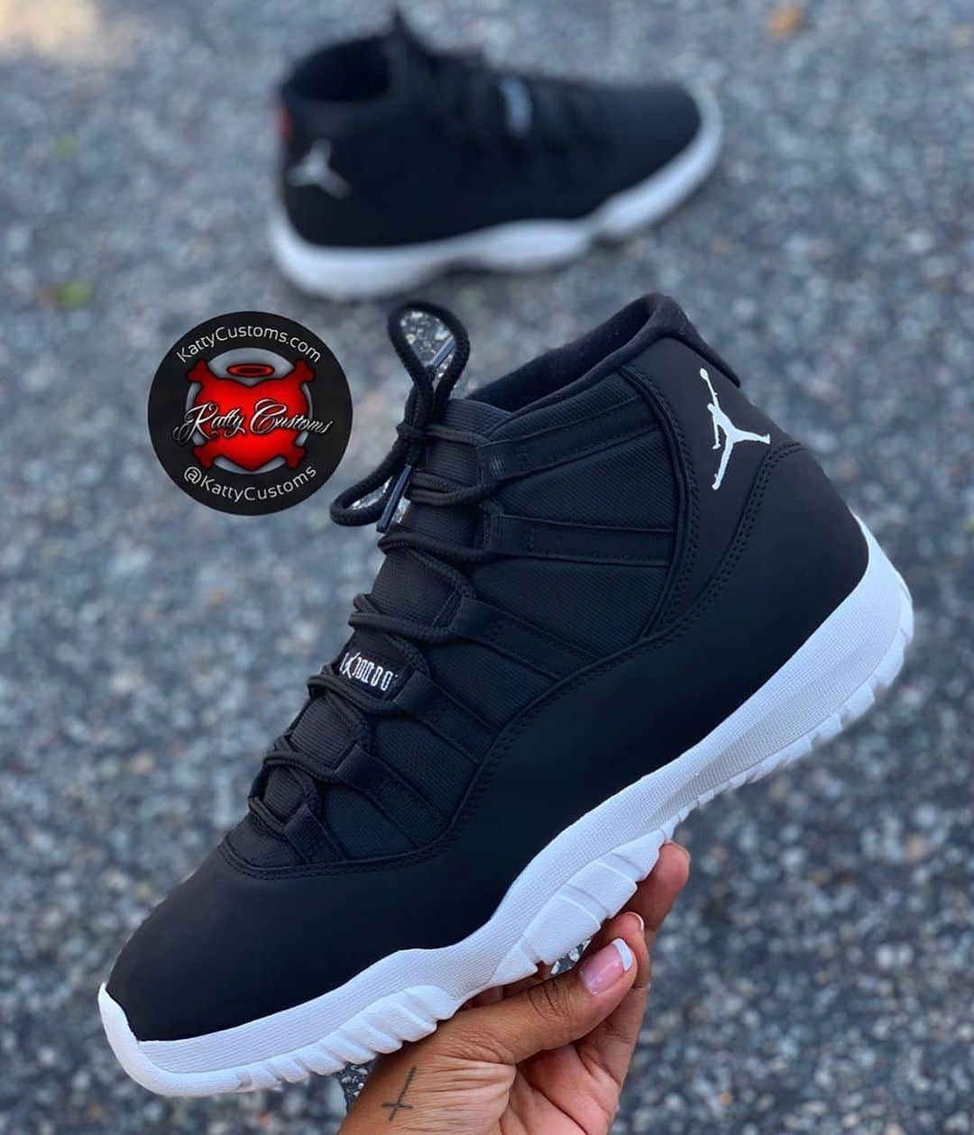 jordandepotさんのインスタグラム写真 - (jordandepotInstagram)「⚫️⚪️ Cyber 3 vibes on these custom 11s. ROCK or STOCK? ⠀ via @kattycustoms」8月17日 0時03分 - jordandepot