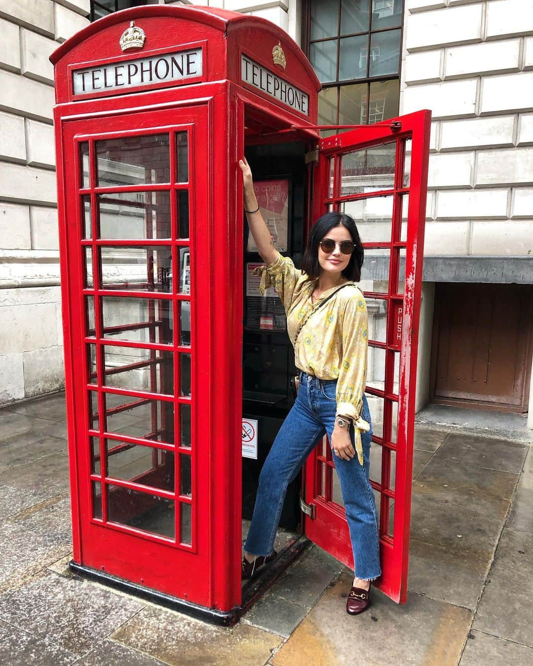 ルーシー・ヘイルさんのインスタグラム写真 - (ルーシー・ヘイルInstagram)「busy making collect calls and being basic」8月17日 0時04分 - lucyhale