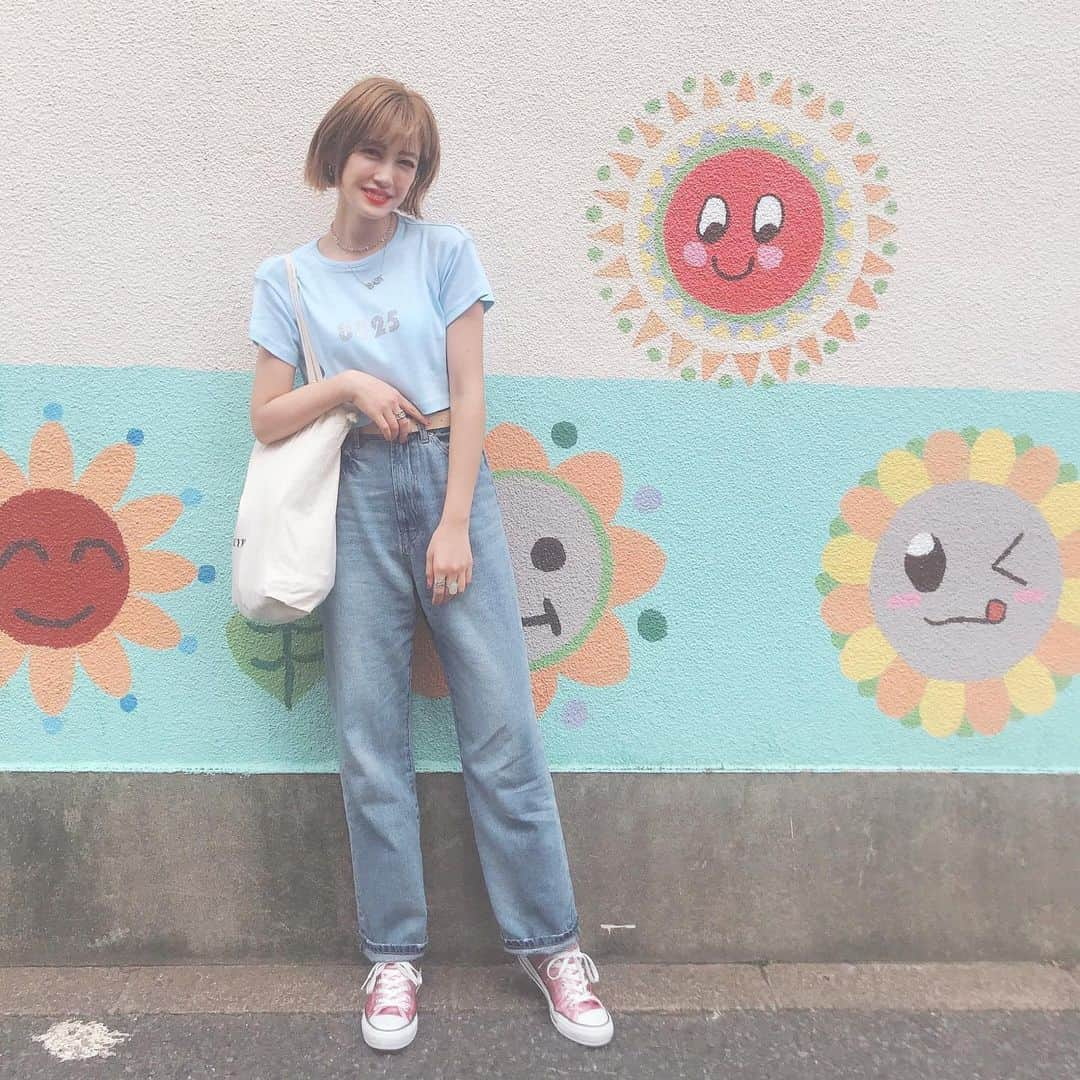 夏焼雅さんのインスタグラム写真 - (夏焼雅Instagram)「#みやフク tops: @pimmy.jp ﻿ 0825ロゴT🦋💎💙﻿ 丈が短くてぴちっとしたサイズ感がたまらなく可愛いです👕！！！﻿ size:Free﻿ ちなみにこちらの商品はBlue・Red・Blackの3色展開で ご用意してます✴︎﻿ ぜひWebでご覧ください💕💕💕﻿ ﻿ ﻿ 今日の #ハロプロ三昧 とても楽しかったなぁ〜📻﻿ 聴いてくれたみなさんありがとうございました🙇🏼‍♀️﻿ みんなキャッキャしてたよね❤️﻿ #ベリキュー  の懐かし話もできてとても素敵な時間でした♩﻿ ﻿ ﻿ 明日8/17(土)	吉祥寺CLUB SEATA (東京)	@pinkcres_staff ﻿ Liveです🎙♥︎♥︎♥︎﻿ 楽しむ準備できてるかな？？﻿ 当日券のご用意もまだあるみたいなので急遽の参加も大歓迎ですよ〜🎟✨✨✨﻿ お待ちしてます👧🏼💗💗💗」8月16日 23時58分 - miyaaa0825