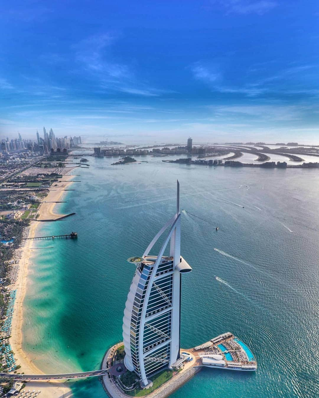 エミレーツ航空さんのインスタグラム写真 - (エミレーツ航空Instagram)「A dazzling view of the Dubai skyline. Image Credit: @dasvlms  #MyDubai #EmiratesAirline #FlyEmiratesFlyBetter」8月17日 0時00分 - emirates