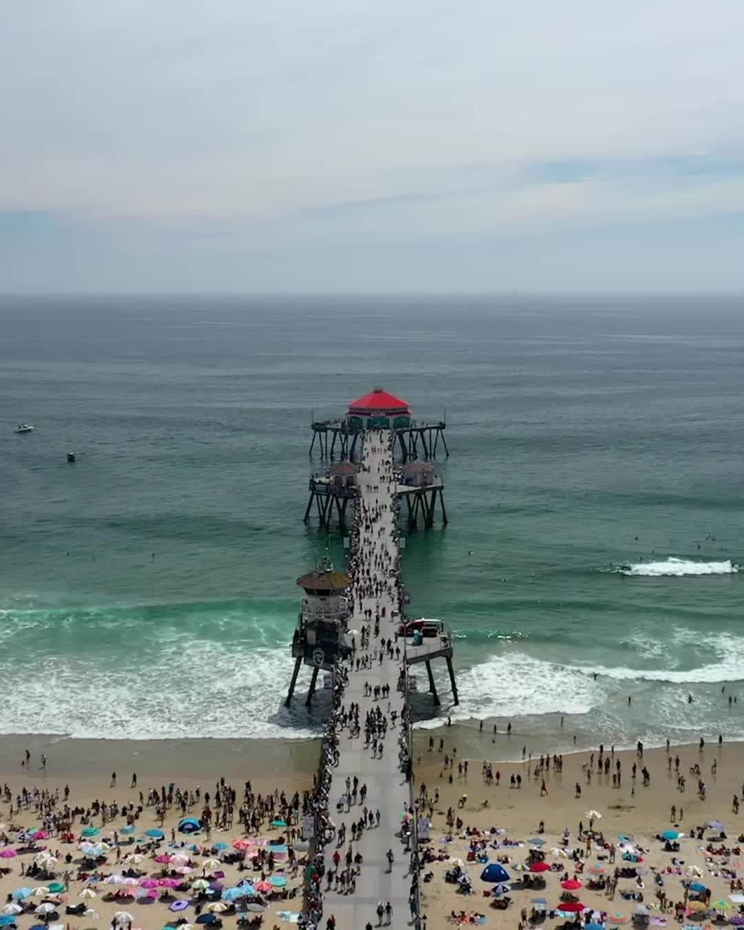 のインスタグラム：「A short recap of the Vans US Open presented by Swatch 🏄‍♀🏄‍♂🤙🏼 Congratulations to our Swatch Proteam athlete @courtneyconlogue for 🥈💪🏼 #KeepMovingKeepTicking Check out the full event review, link in bio!」