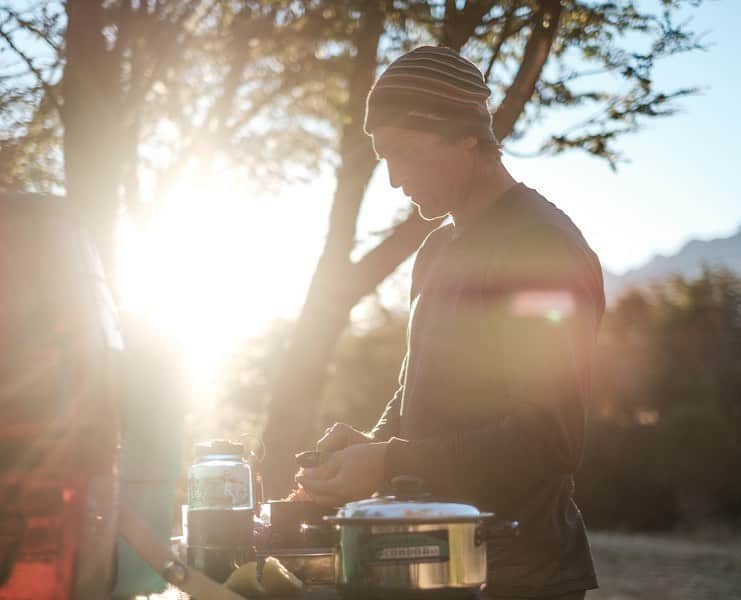 エディー・バウアーさんのインスタグラム写真 - (エディー・バウアーInstagram)「They say breakfast is the most important meal of the day, and that certainly applies in the woods. Eddie Bauer Expedition Kayaker, @benstookesberry busy at work making everyone a happy—and full—camper.⁣ ⁣ Comment below and tell us your favorite adventure bites. #LiveYourAdventure⁣ ⁣ 📷: @eboomer」8月17日 0時08分 - eddiebauer