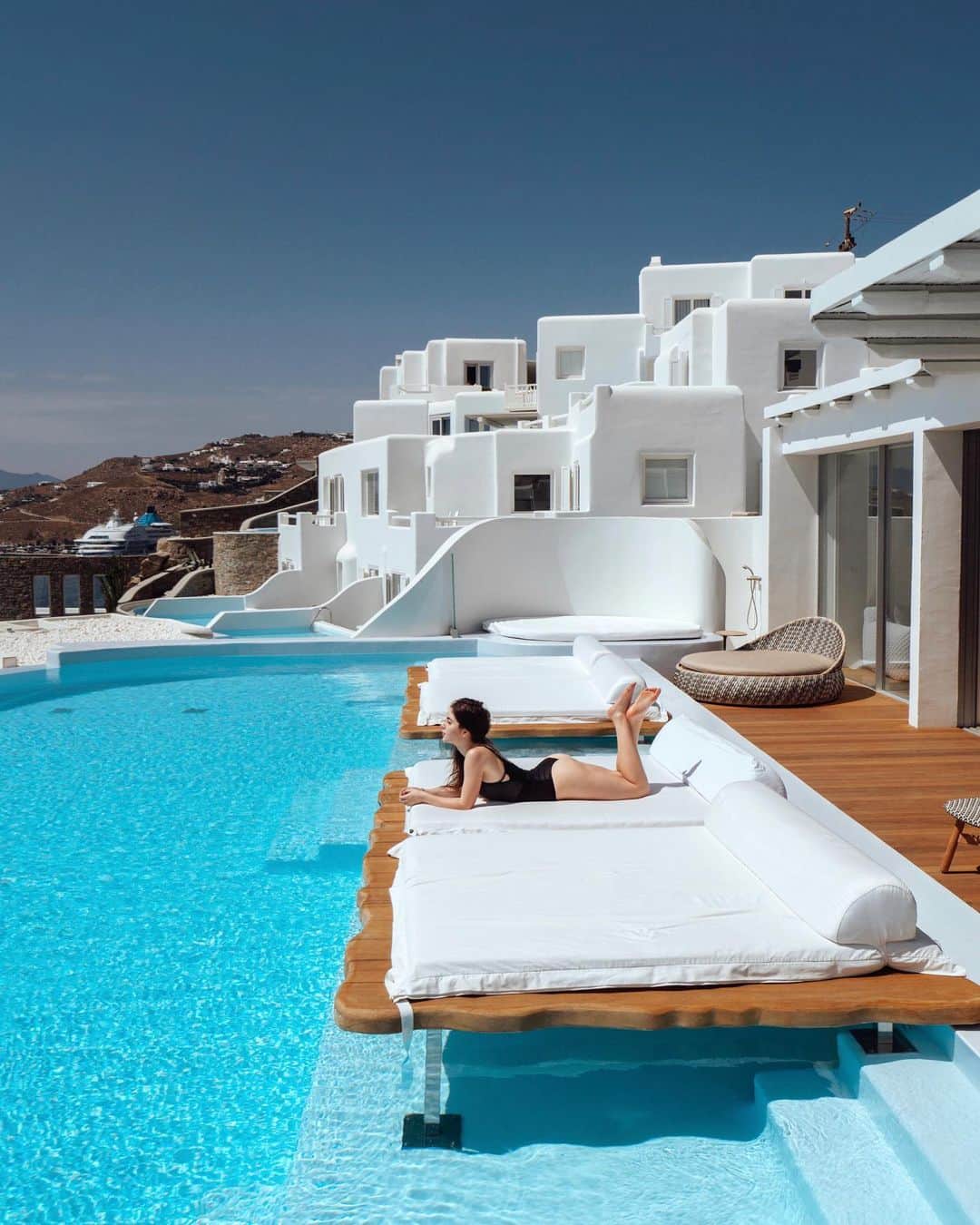 bestvacationsのインスタグラム：「📍 @cavotagoomykonos 🇬🇷 This is the Diamond Villa! All 📷 by us」