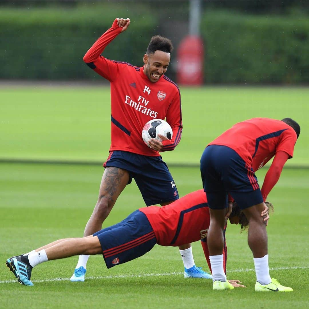 アーセナルFCさんのインスタグラム写真 - (アーセナルFCInstagram)「If you lose the training challenge, you pay the price in press-ups! ⁣😅 ⁣ #arsenal #aubameyang #lacazette ⁣ #guendouzi #ARSBUR #PremierLeague」8月17日 0時21分 - arsenal